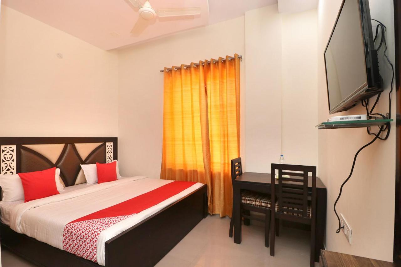 אמריצר Oyo 23235 Hotel Roopmahal & Restaurant מראה חיצוני תמונה