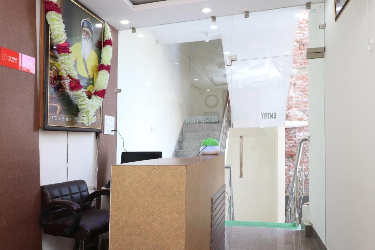 אמריצר Oyo 23235 Hotel Roopmahal & Restaurant מראה חיצוני תמונה